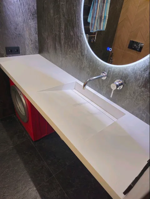 Столешница с умывальником щелевой слив