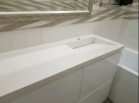 Столешница с умывальником щелевой слив