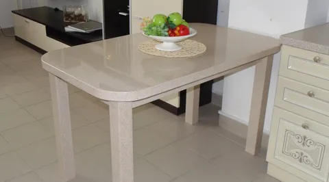 Обеденный стол из гранита