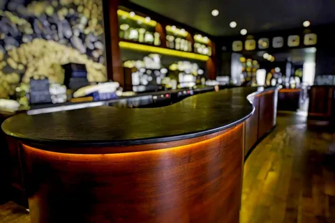 Столешницы для баров и кафе из искусственного камня