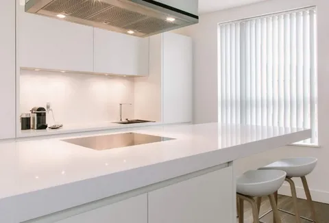 Тонкая столешница из искусственного камня