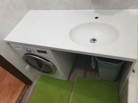 Столешница с литой раковиной в ванную комнату